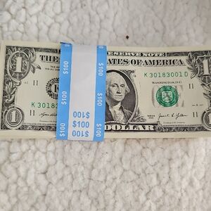 ONE STRAP OF 100 $1 BILLS UNCIRCLATED SEQUENTIAL SERIAL NUMBERS.